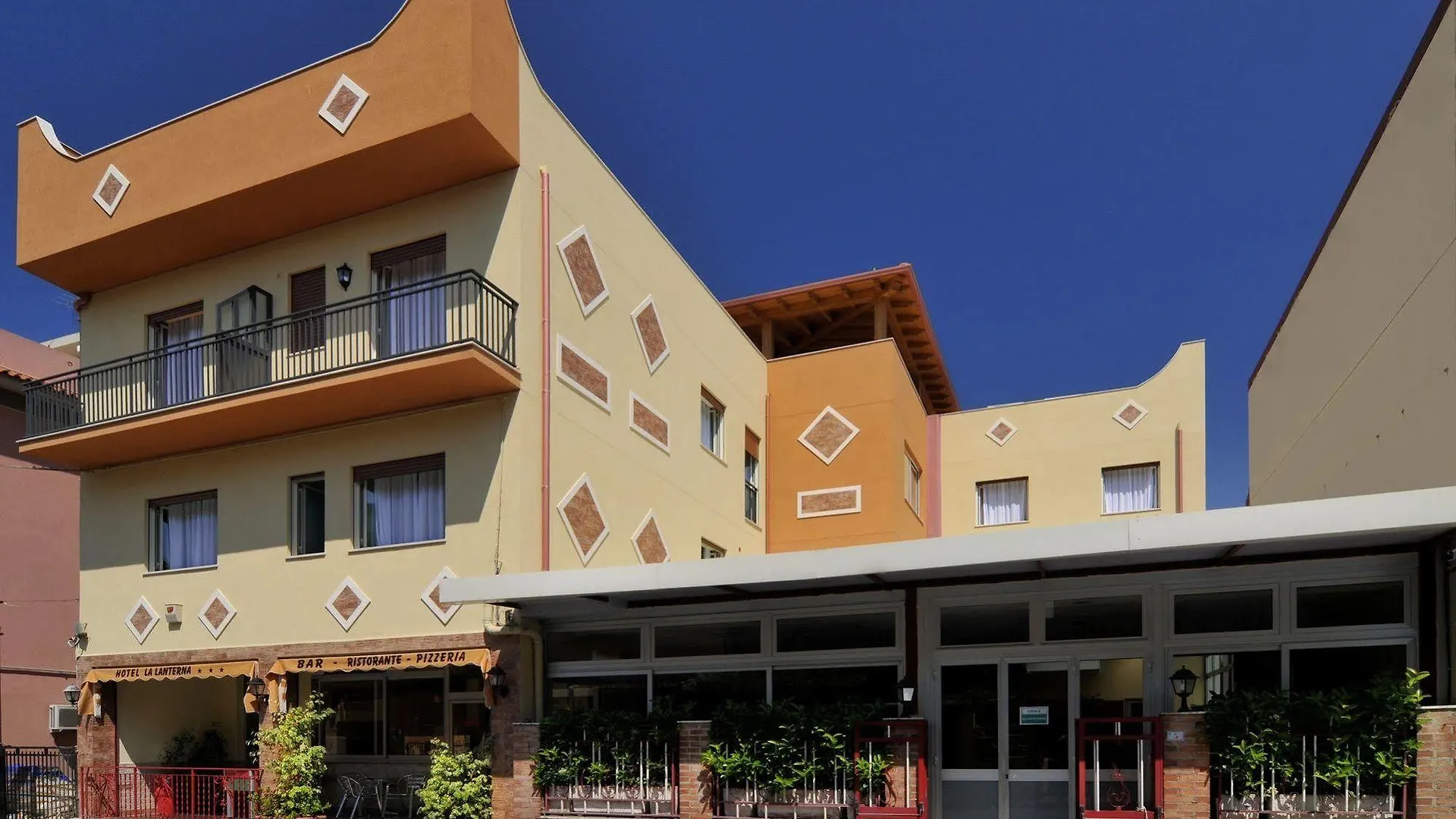 La Lanterna Hotel Rometta Marea