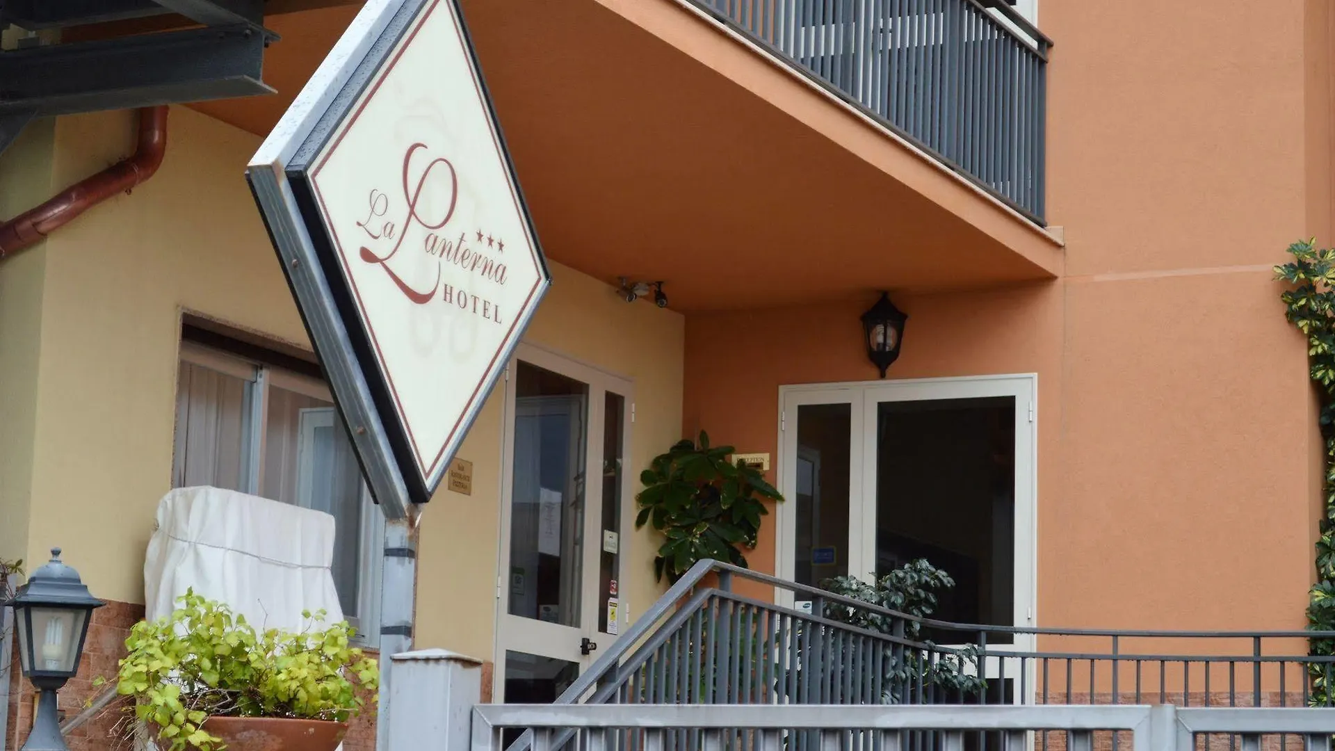 La Lanterna Hotel Rometta Marea Itálie
